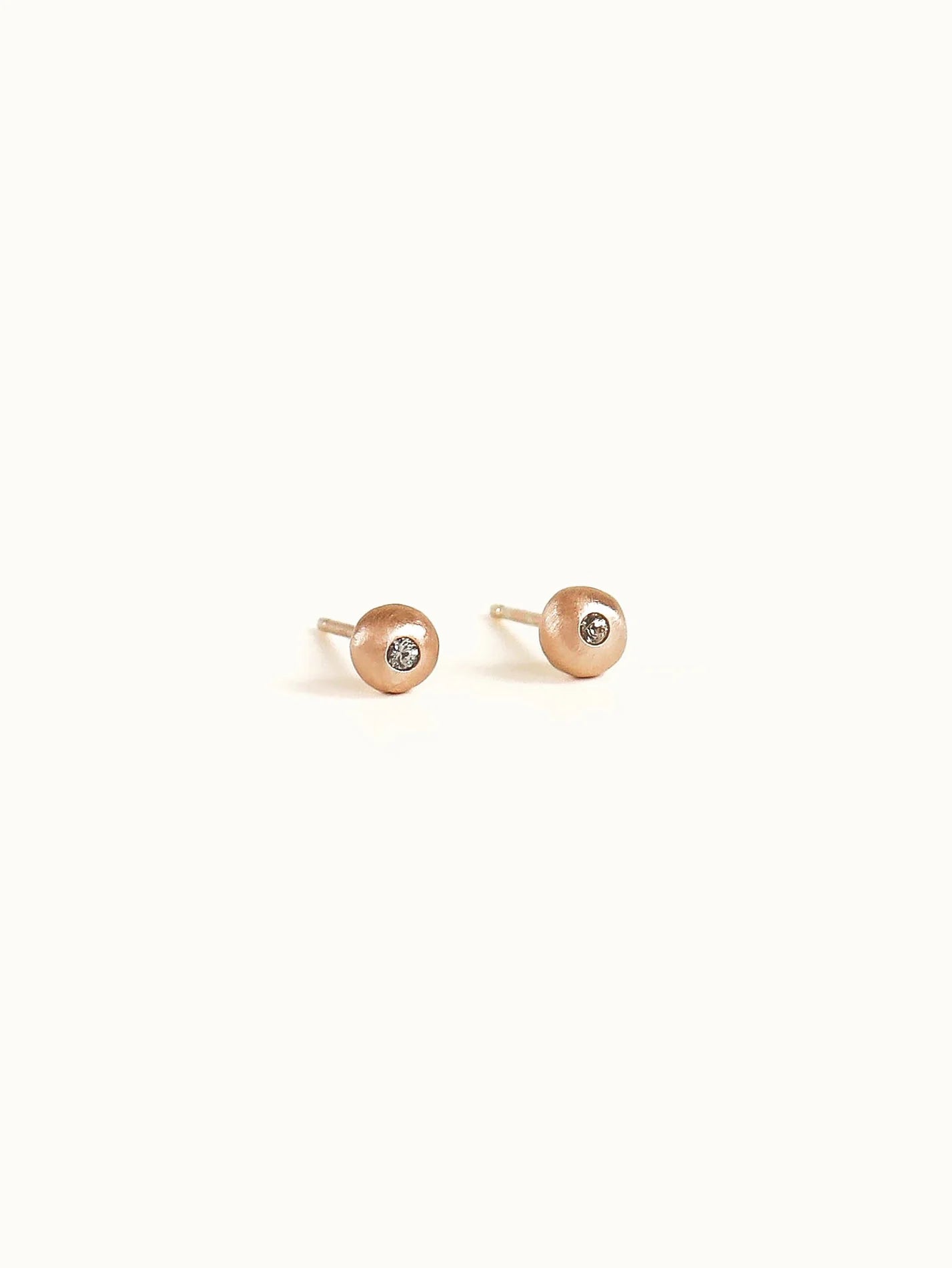 Pebble studs. Pink champagne sapphire