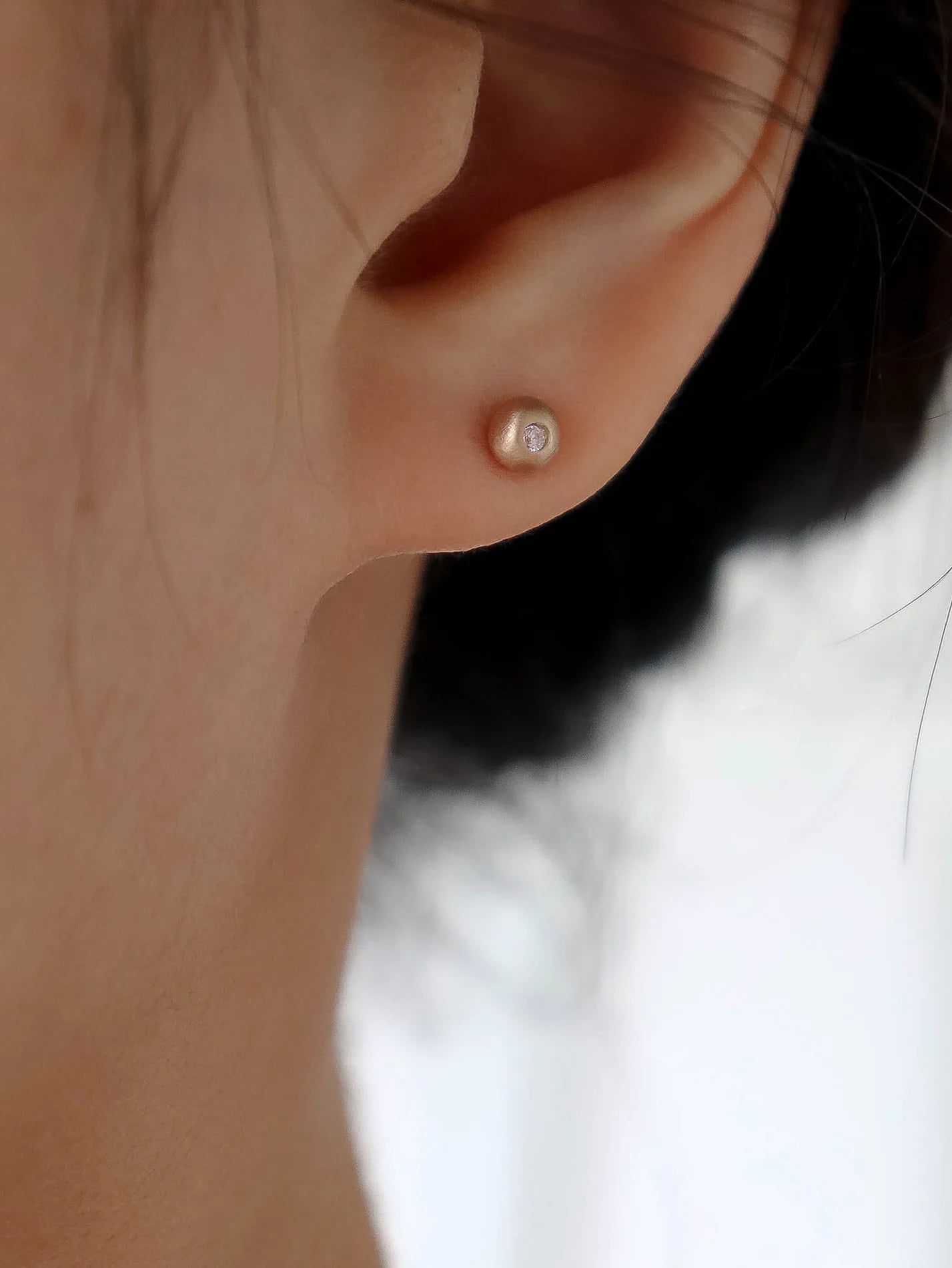 Pebble studs. Pink champagne sapphire