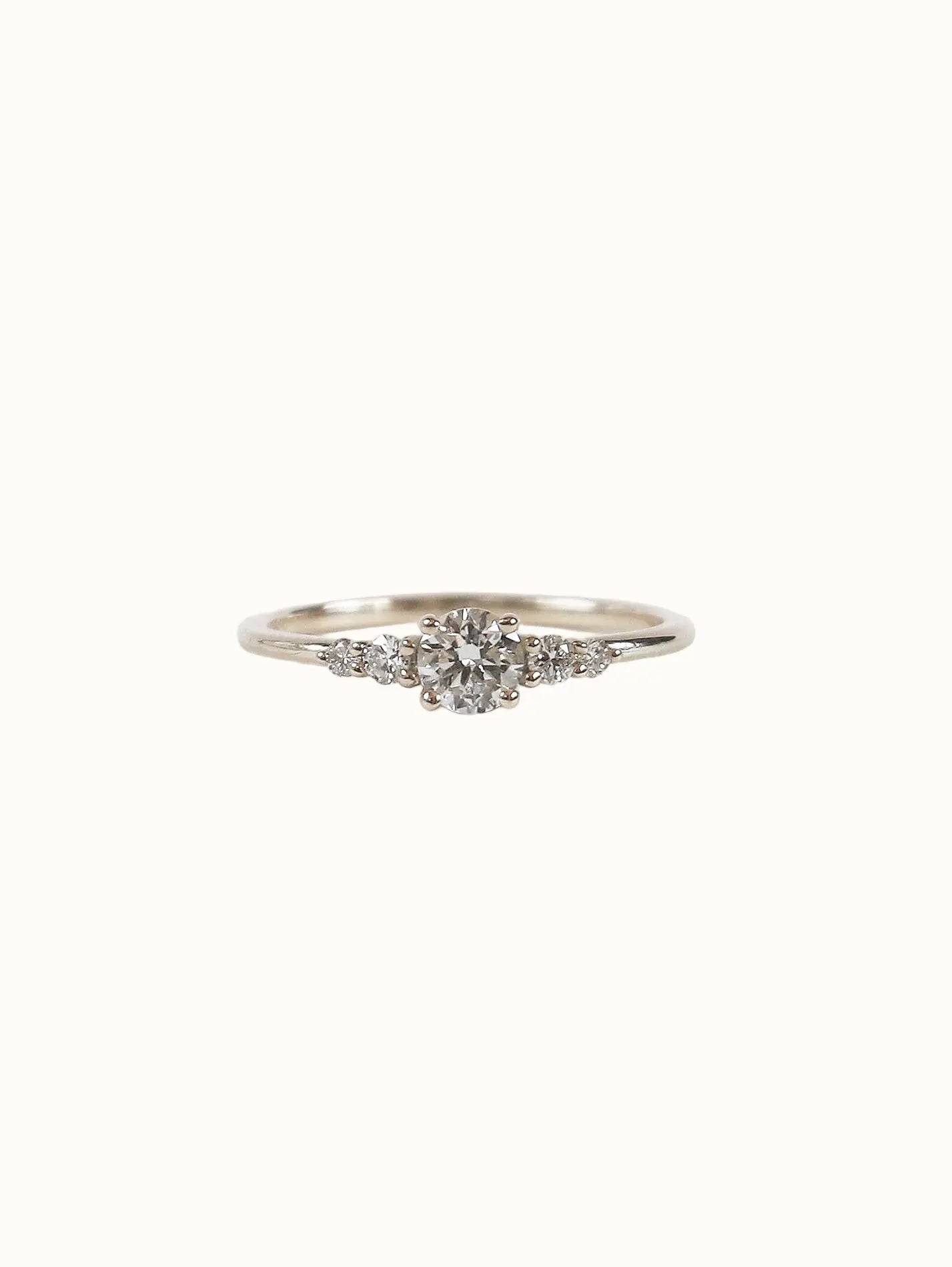 Sonnet. Five-stone diamond ring