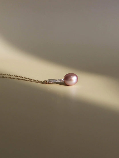 Pavé Diamonds Pearl Necklace