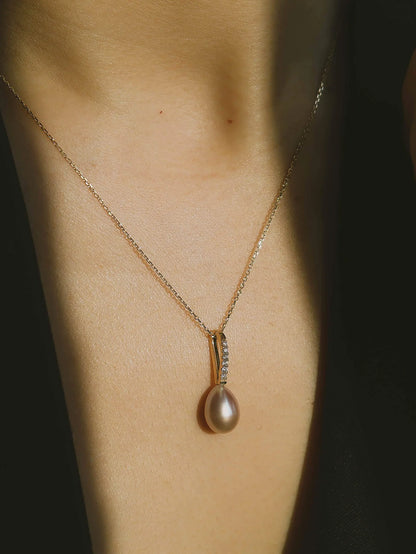 Pavé Diamonds Pearl Necklace