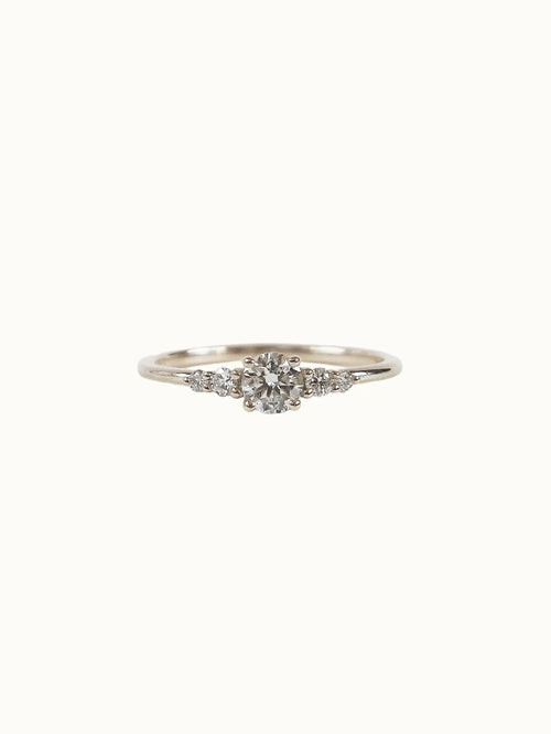 Sonnet. Five-stone diamond ring