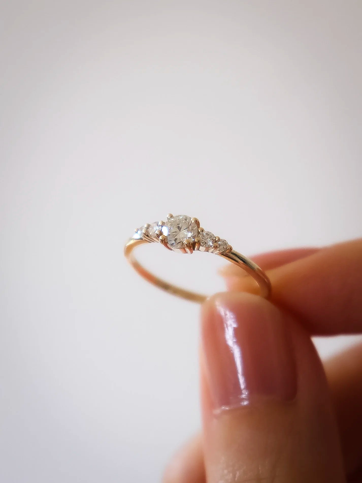 Sonnet. Five-stone diamond ring