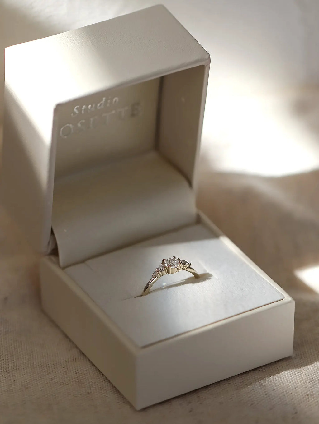 Sonnet. Five-stone diamond ring
