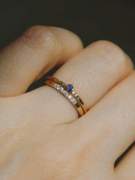 Small sapphire 2025 and diamond ring