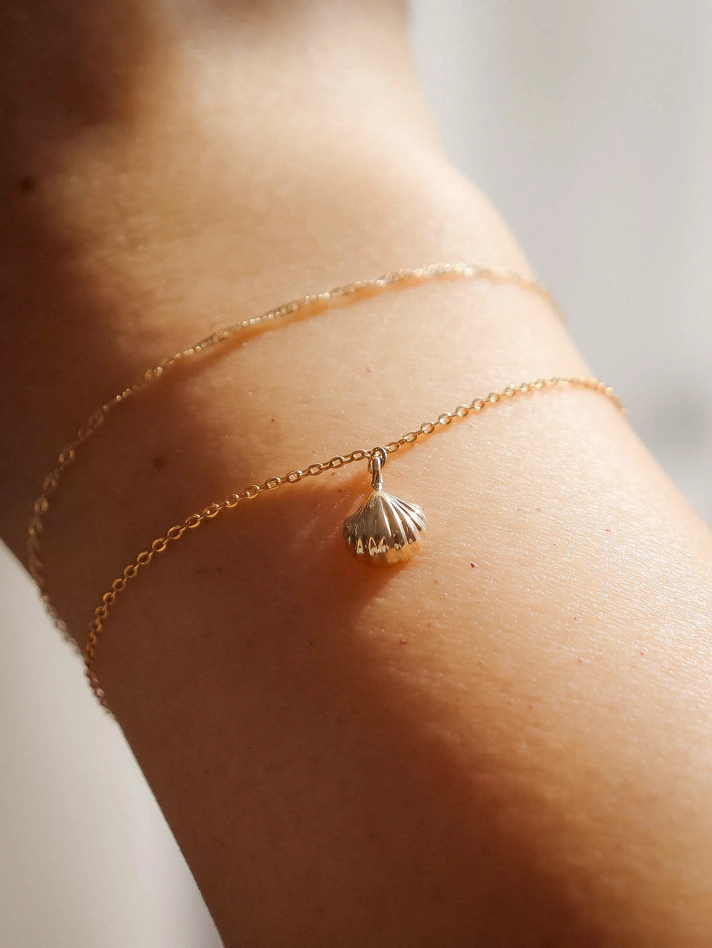Baby shell bracelet solid gold
