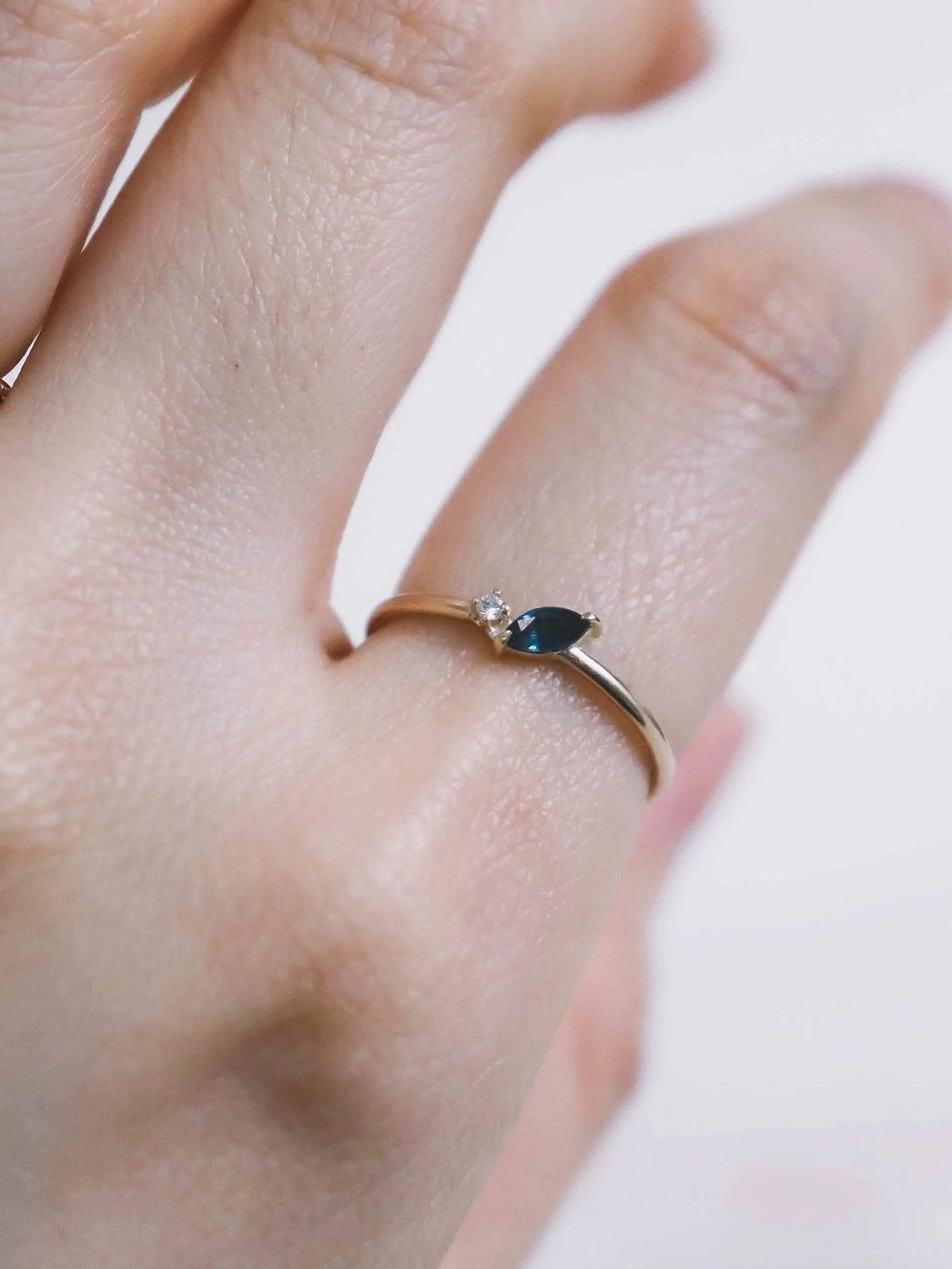 Petal ring. Blue marquise sapphire